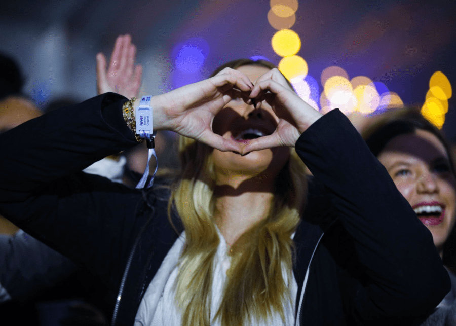 chica en uno de los conciertos de Polar Sound 2022