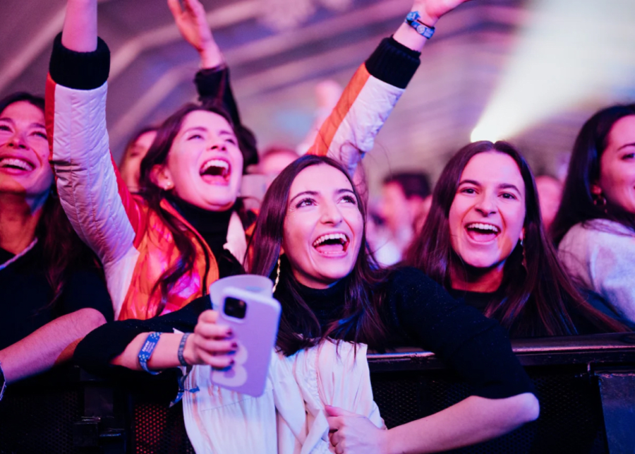 chichas gritando durante uno de los conciertos de Polar Sound 2024